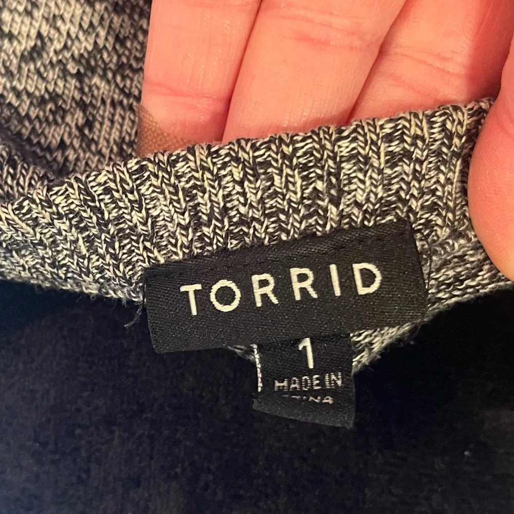 Torrid Heart Sweater - Picture 4 of 4